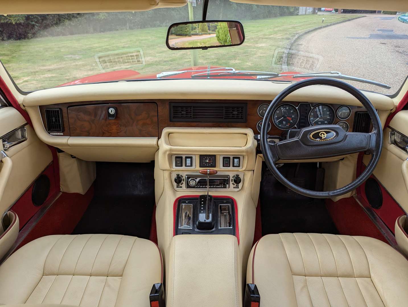 <p>1974 DAIMLER DOUBLE SIX AUTO</p>