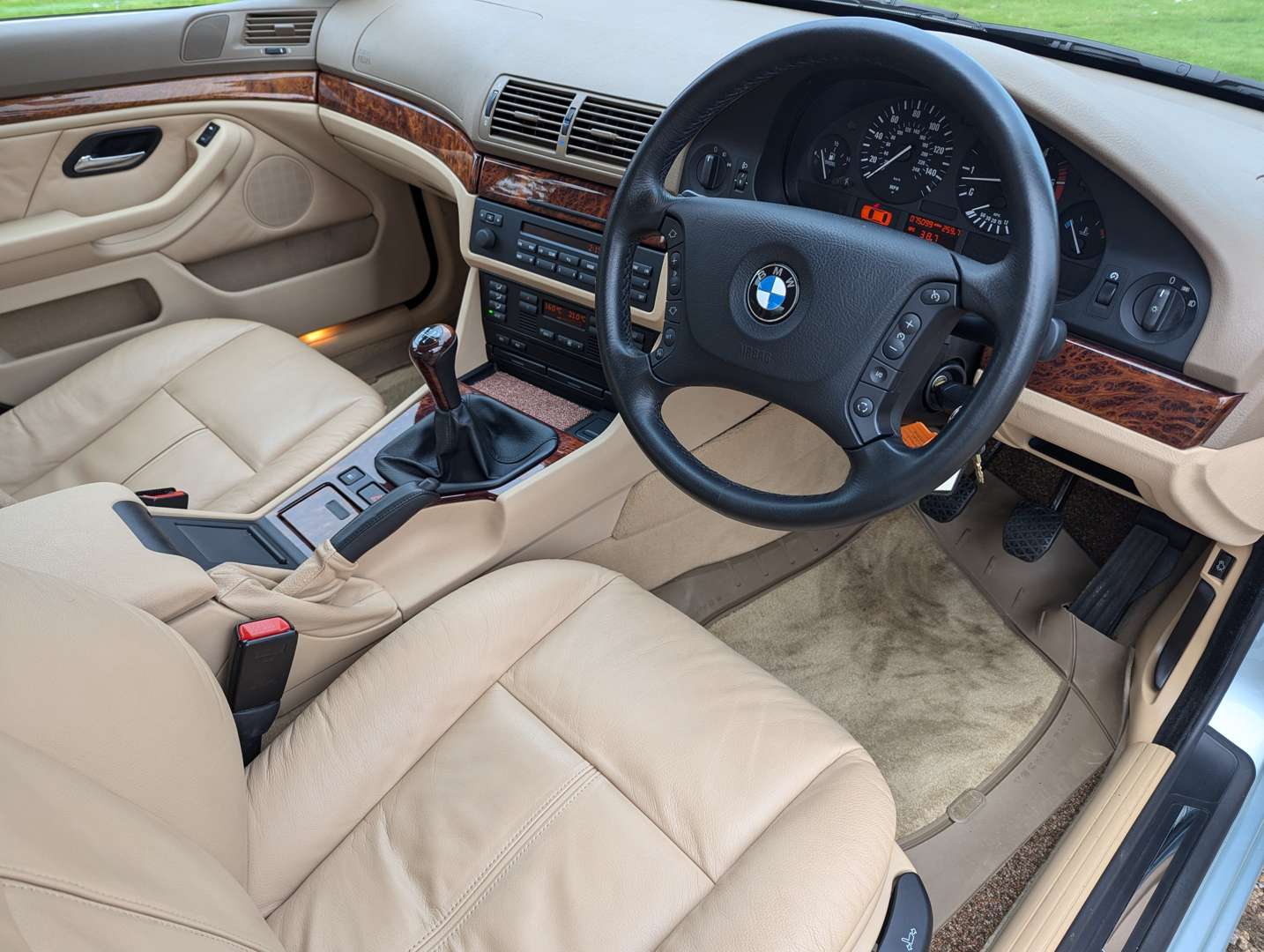 <p>2001 BMW E39 525D SE ONE OWNER&nbsp;</p>