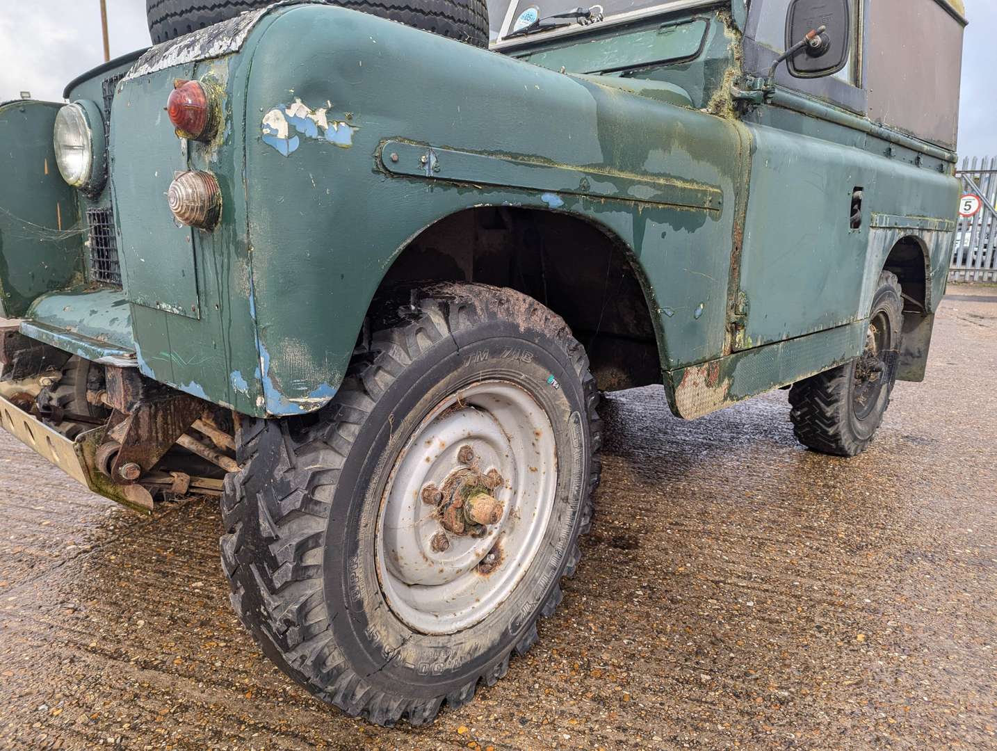 <p>1965 LAND ROVER 88" SIIA&nbsp;</p>