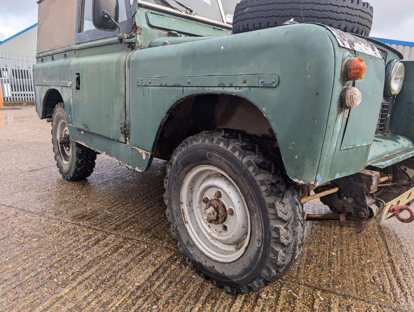 <p>1965 LAND ROVER 88" SIIA&nbsp;</p>