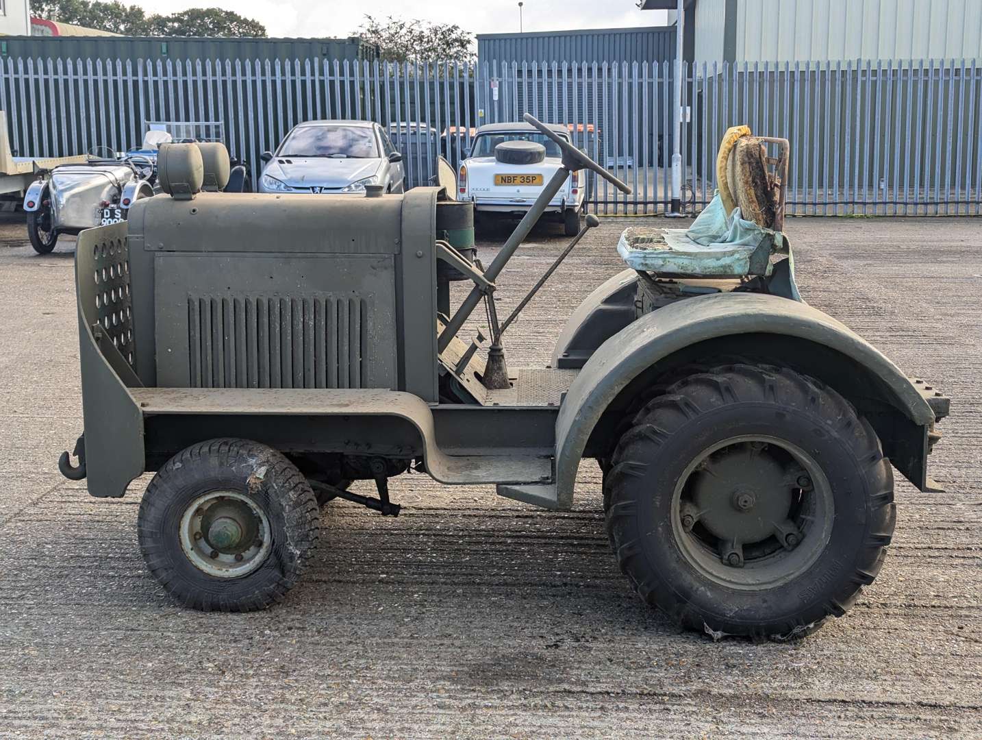 <p>1948 CLARK TRUCTRACTOR</p>