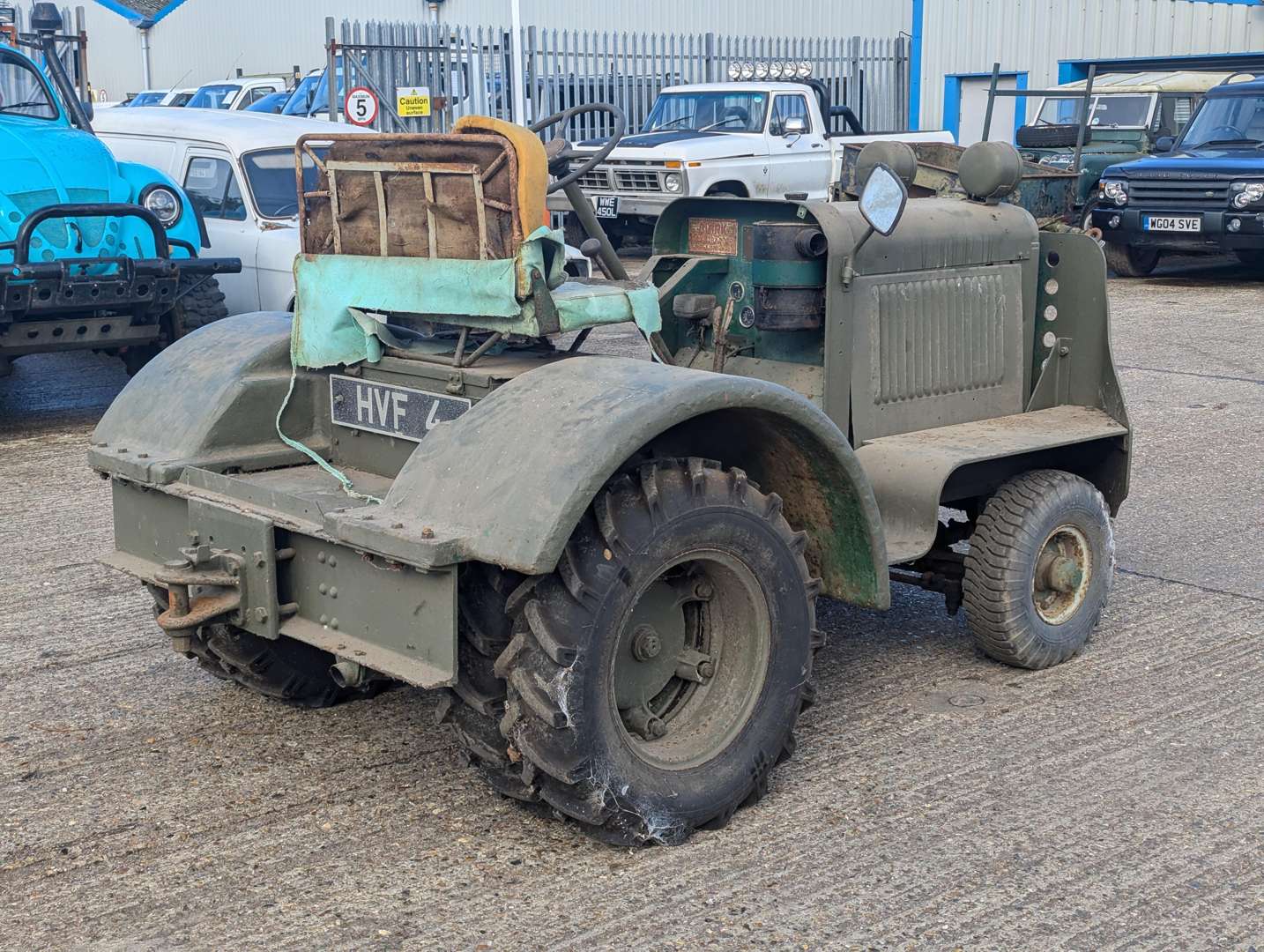 <p>1948 CLARK TRUCTRACTOR</p>