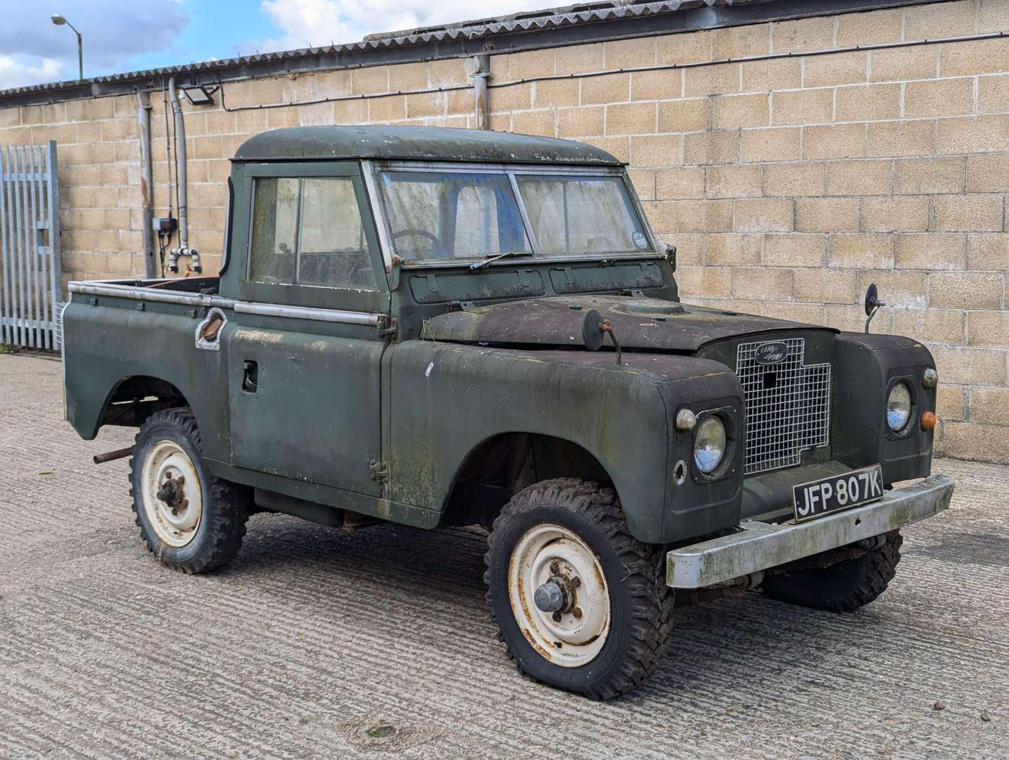 <p>1971 LAND ROVER 88" SIIA&nbsp;</p>