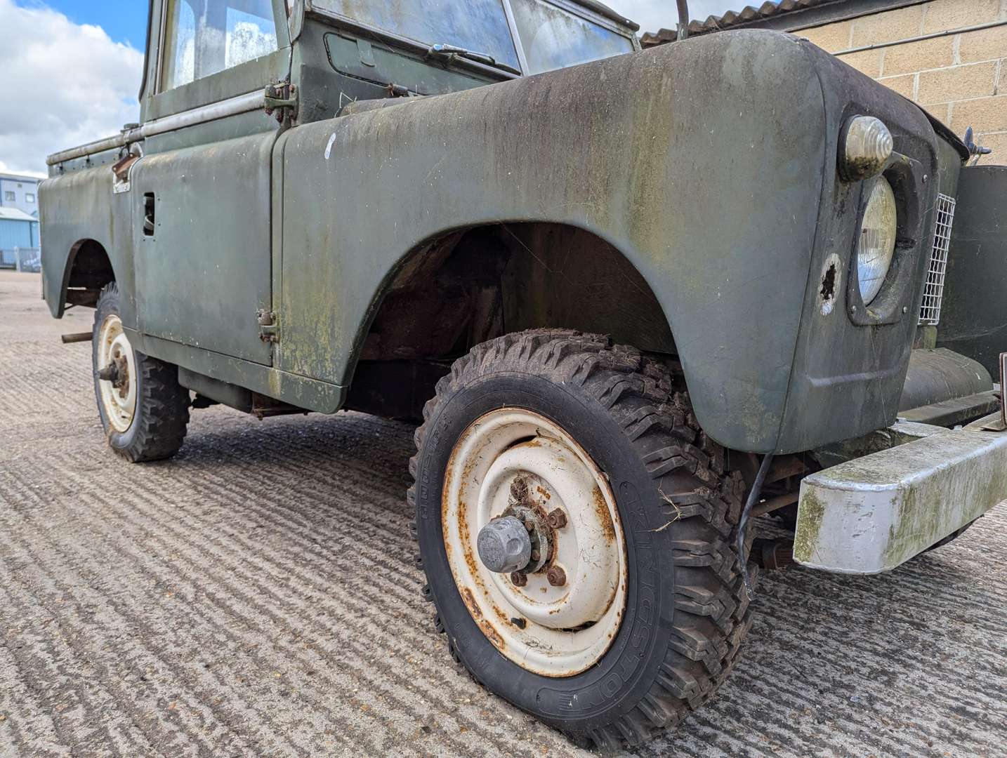 <p>1971 LAND ROVER 88" SIIA&nbsp;</p>