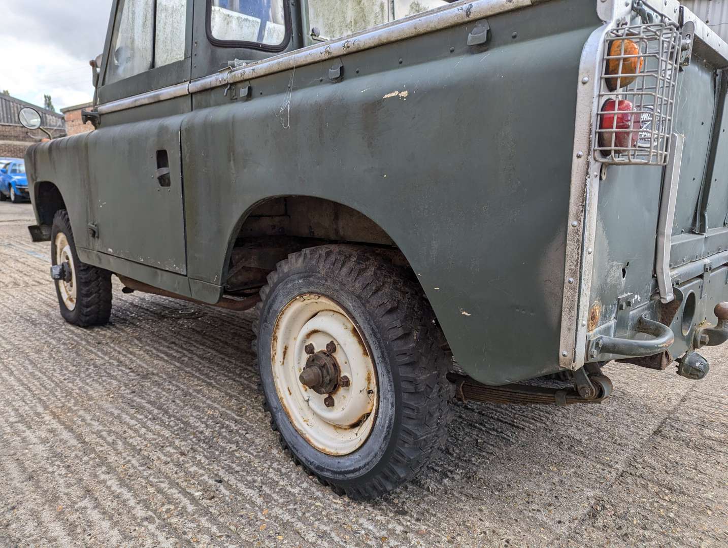 <p>1971 LAND ROVER 88" SIIA&nbsp;</p>