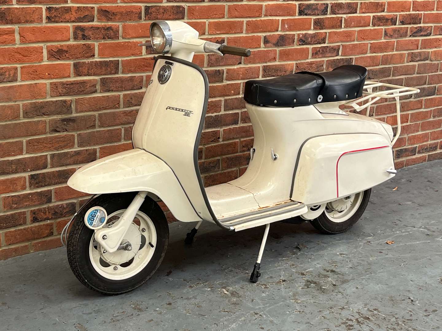 <p>1964 LAMBRETTA CENTO 100CC</p>