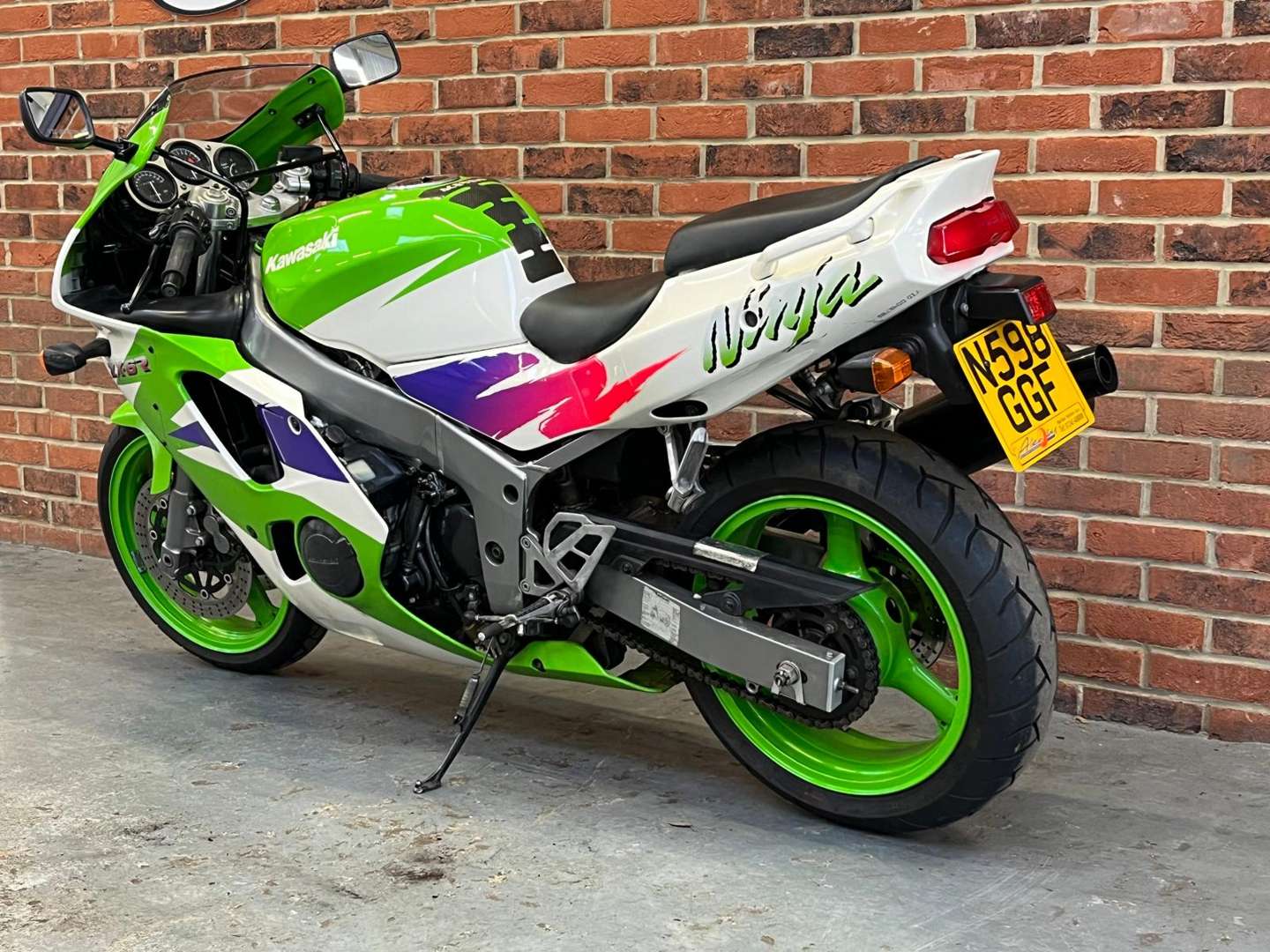 <p>1995 KAWASAKI ZX6R&nbsp;</p>