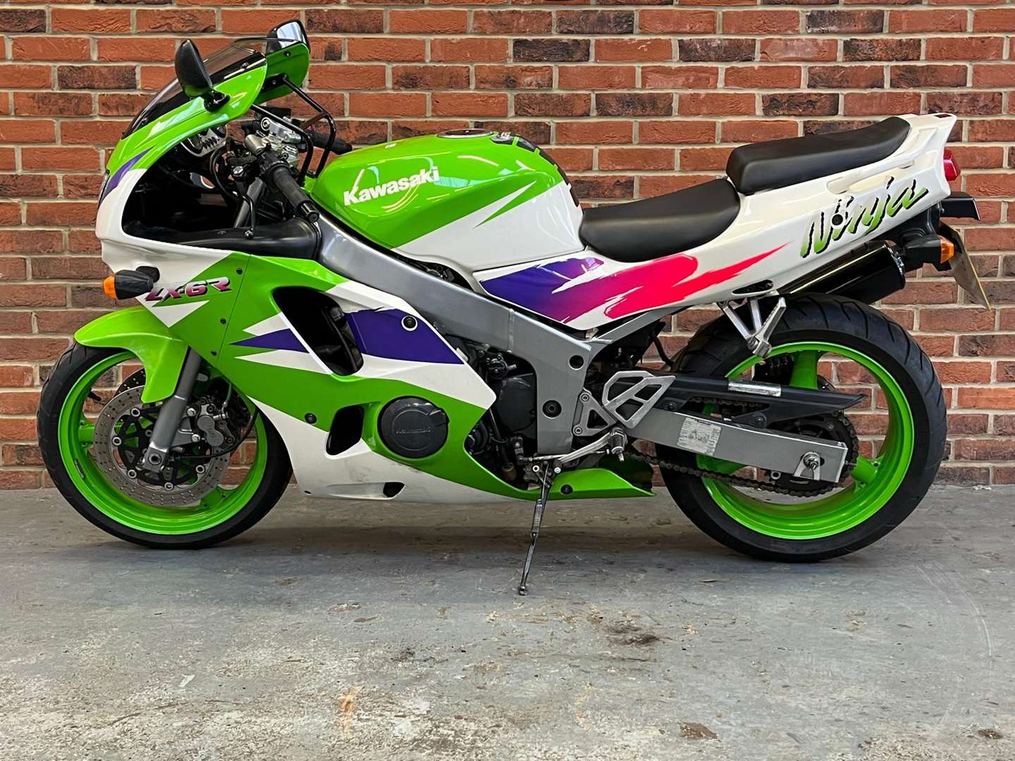 <p>1995 KAWASAKI ZX6R&nbsp;</p>