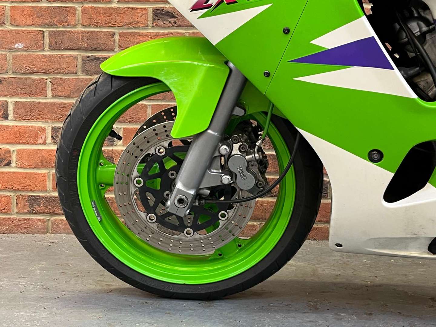 <p>1995 KAWASAKI ZX6R&nbsp;</p>