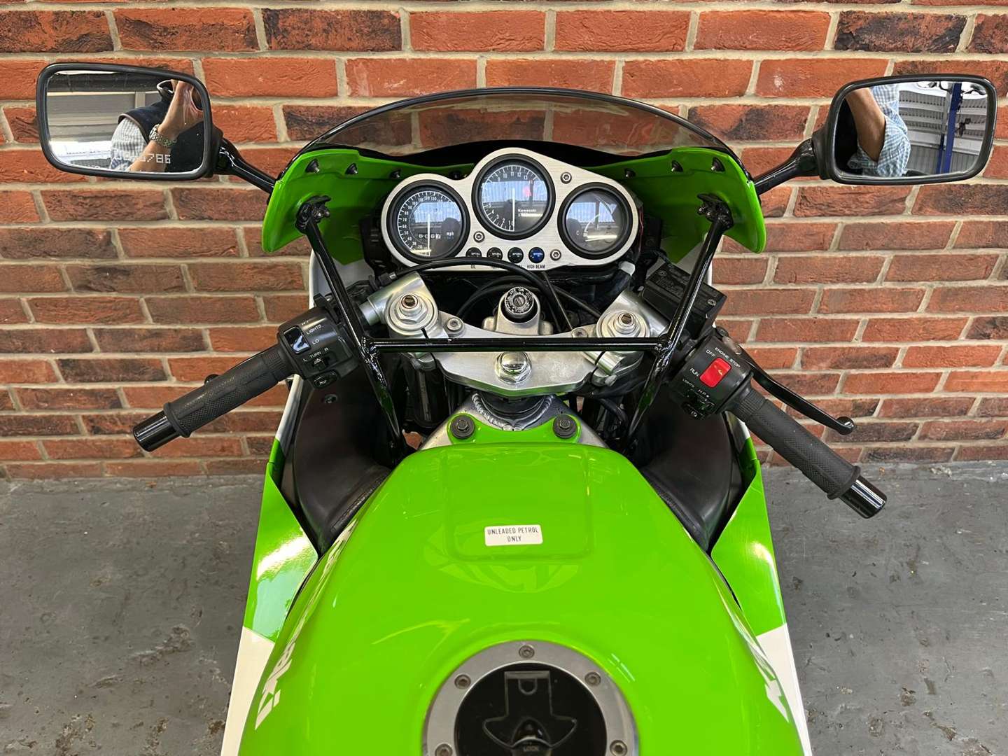 <p>1995 KAWASAKI ZX6R&nbsp;</p>