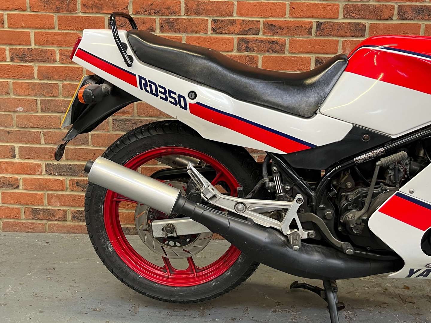 <p>1988 YAMAHA RD350</p>