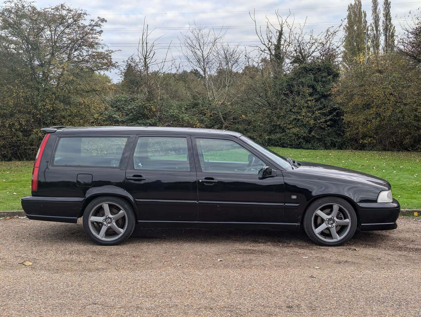 <p>1997 VOLVO V70 R ESTATE</p>