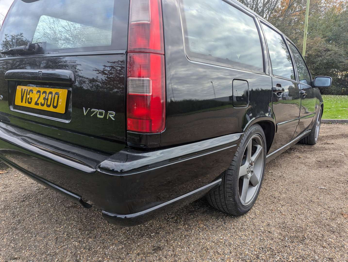 <p>1997 VOLVO V70 R ESTATE</p>