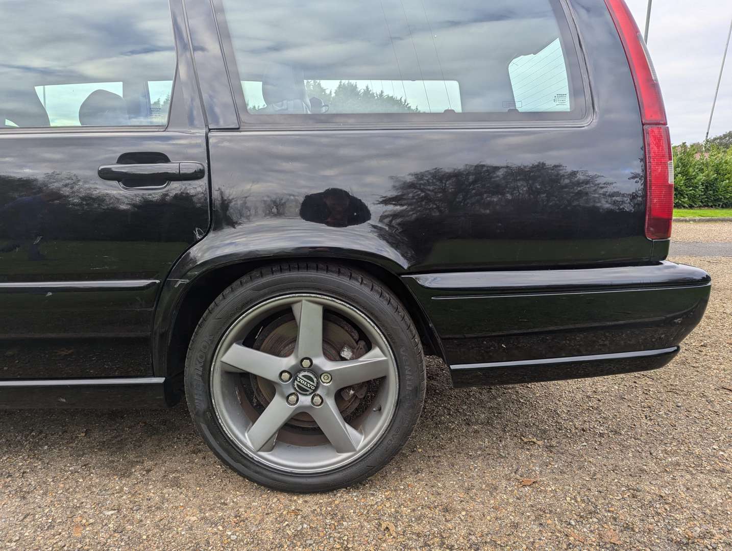 <p>1997 VOLVO V70 R ESTATE</p>