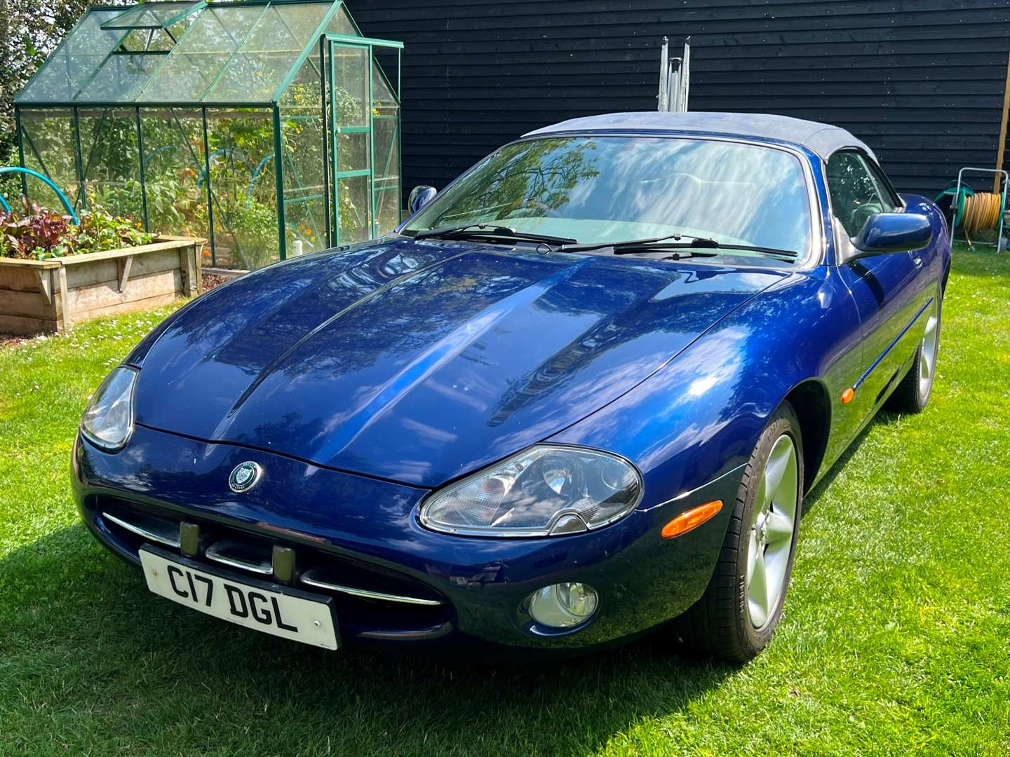 <p>2000 JAGUAR XK8 4.0 CONVERTIBLE AUTO</p>