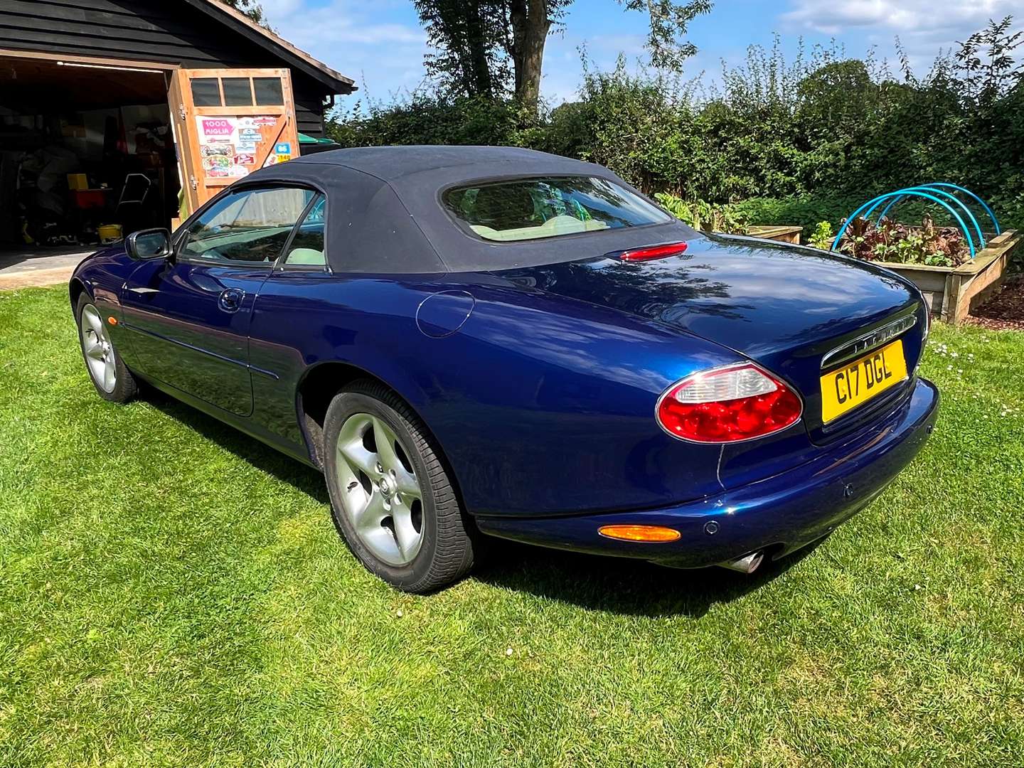 <p>2000 JAGUAR XK8 4.0 CONVERTIBLE AUTO</p>