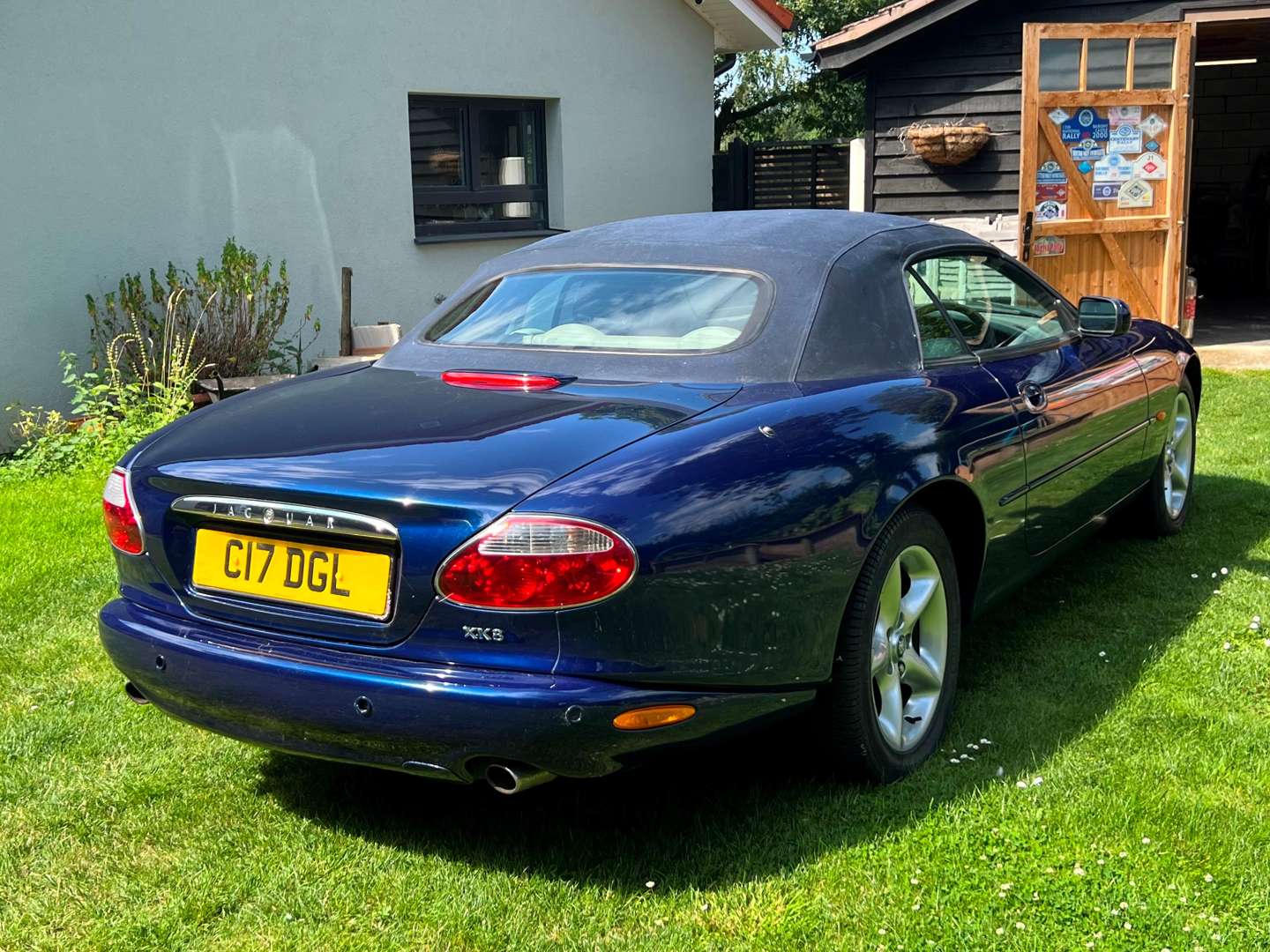 <p>2000 JAGUAR XK8 4.0 CONVERTIBLE AUTO</p>