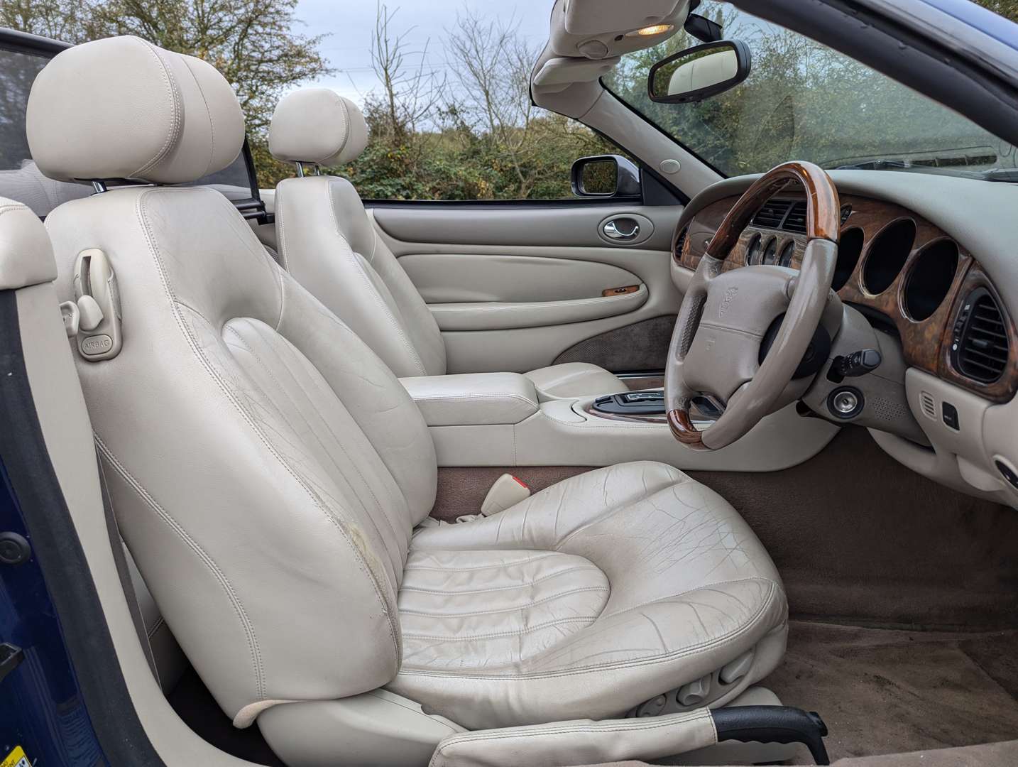 <p>2000 JAGUAR XK8 4.0 CONVERTIBLE AUTO</p>