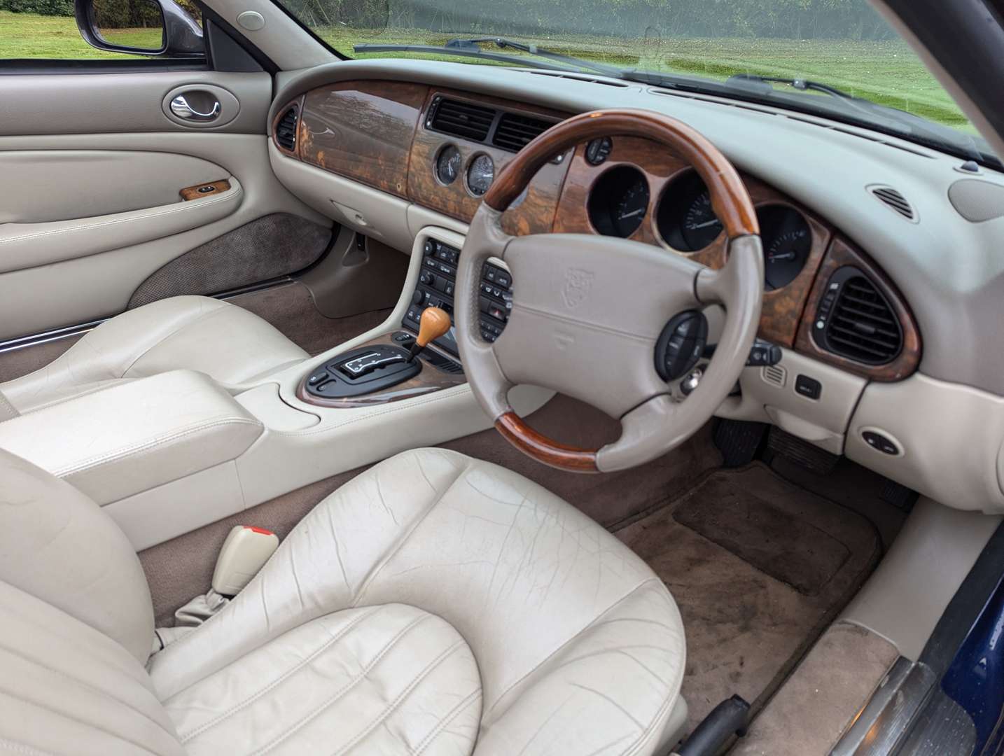 <p>2000 JAGUAR XK8 4.0 CONVERTIBLE AUTO</p>