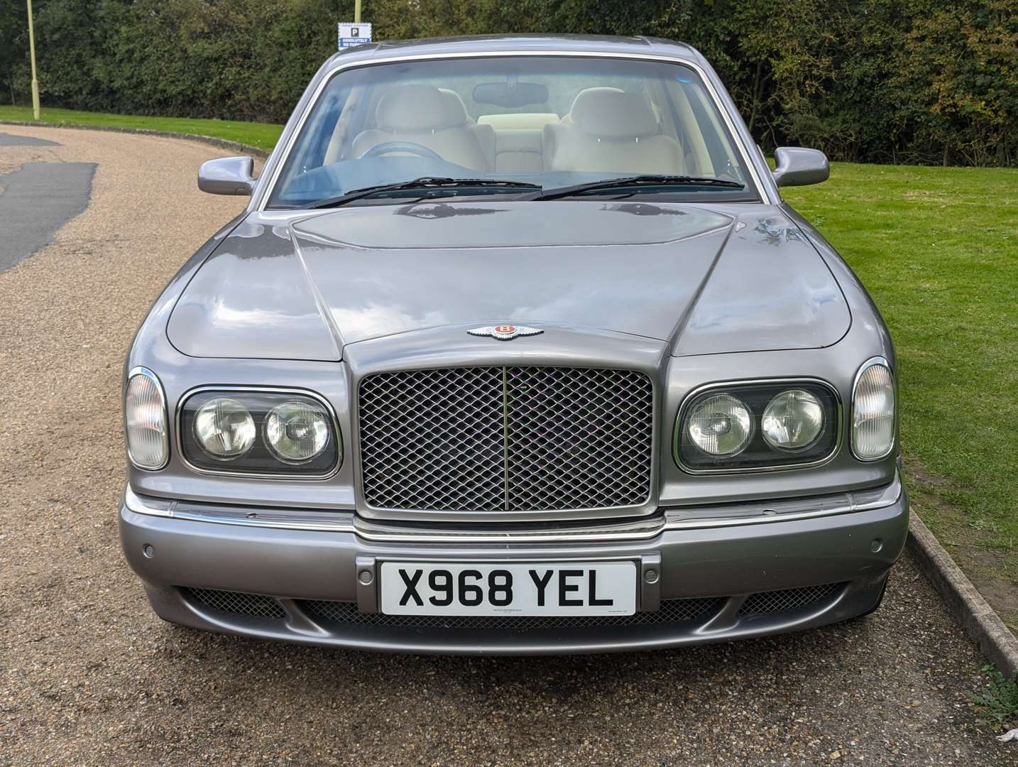 <p>2000 BENTLEY ARNAGE RED LABEL</p>