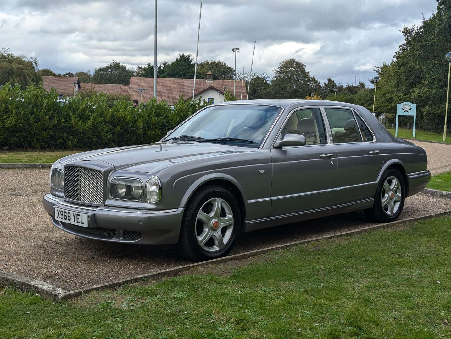 <p>2000 BENTLEY ARNAGE RED LABEL</p>