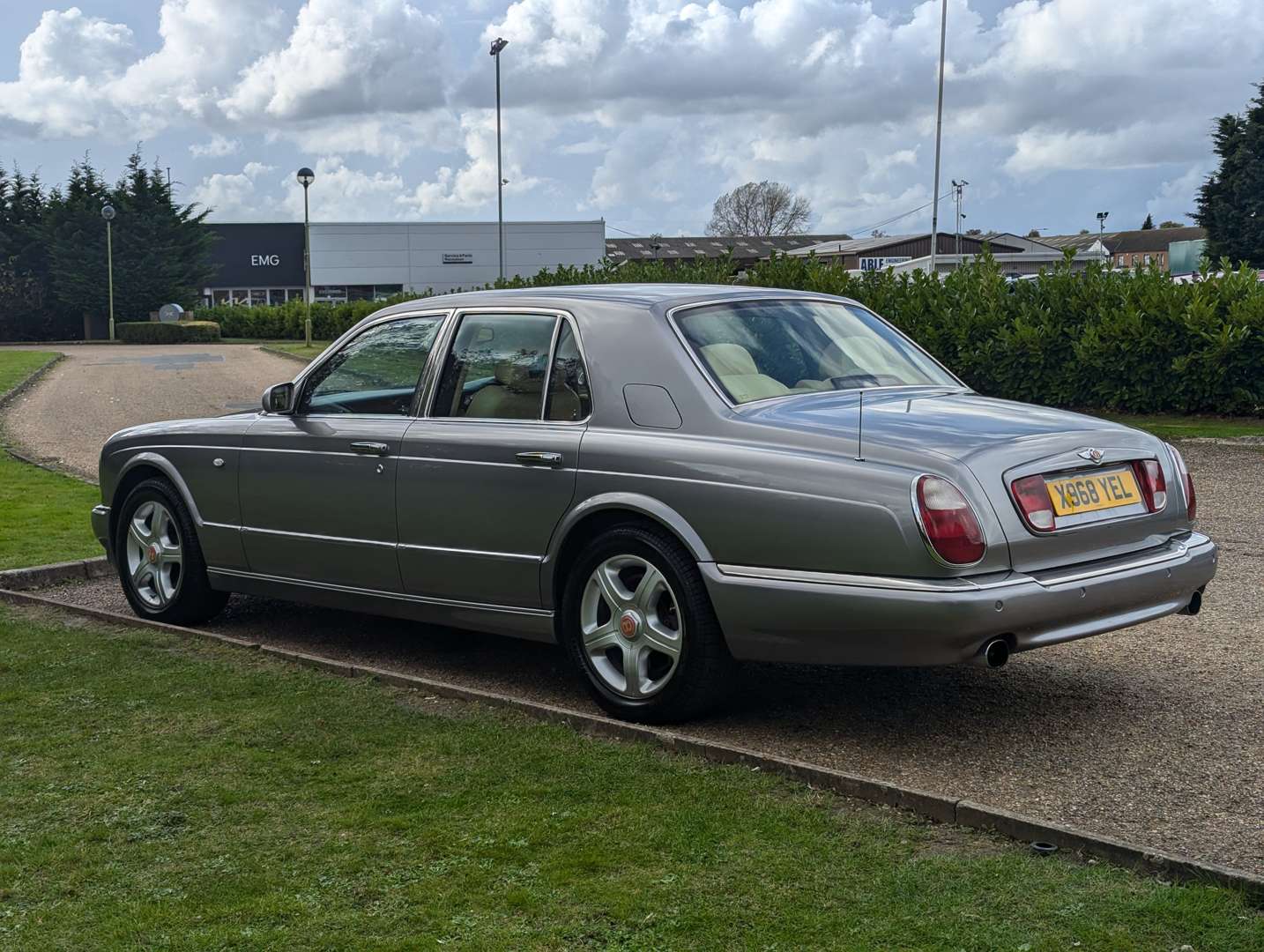 <p>2000 BENTLEY ARNAGE RED LABEL</p>