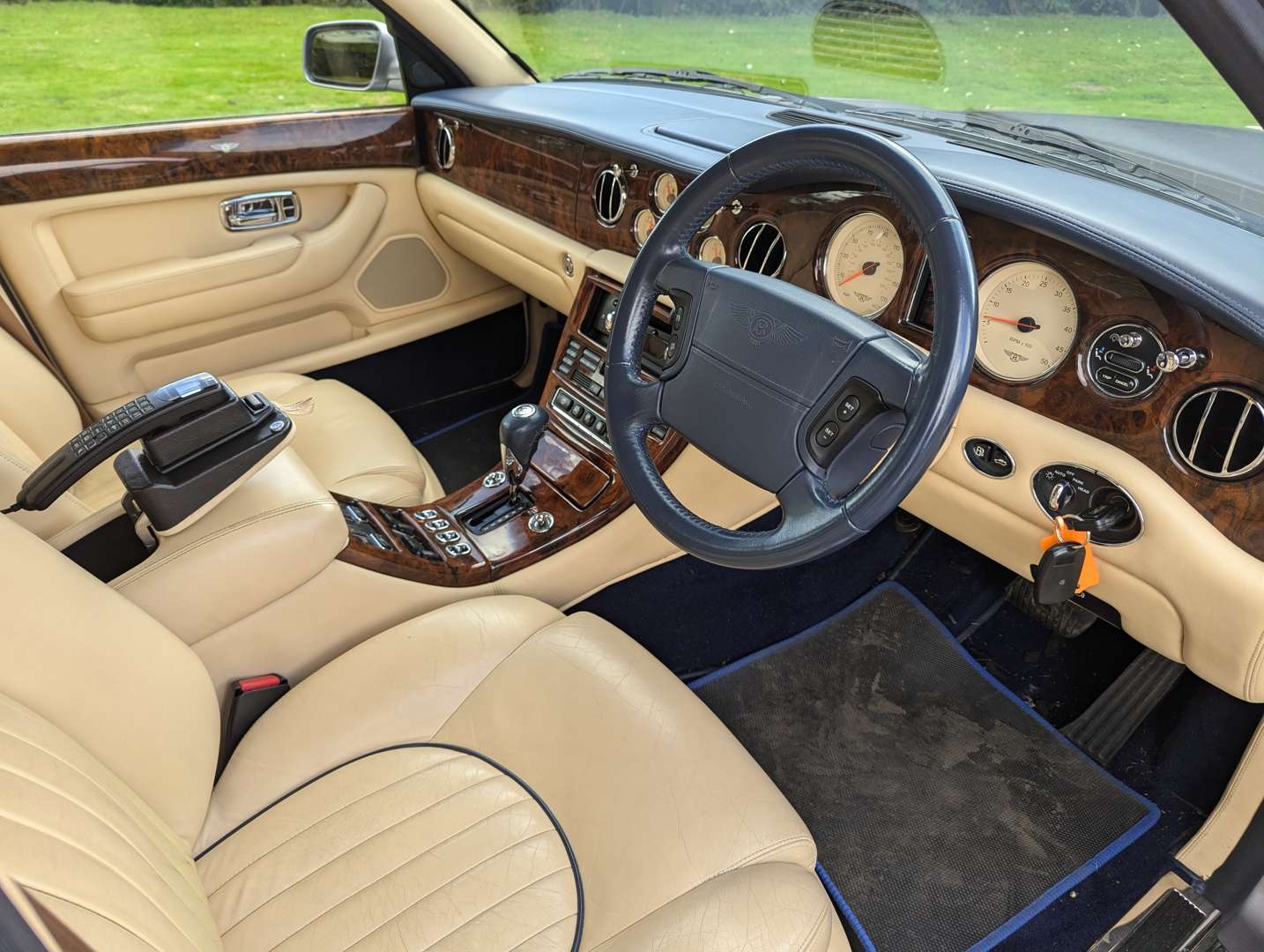 <p>2000 BENTLEY ARNAGE RED LABEL</p>