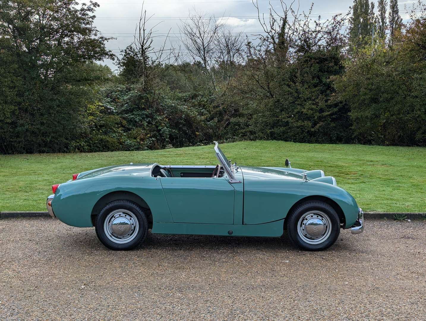 <p>1961 AUSTIN HEALEY SPRITE FROGEYE &nbsp;</p>