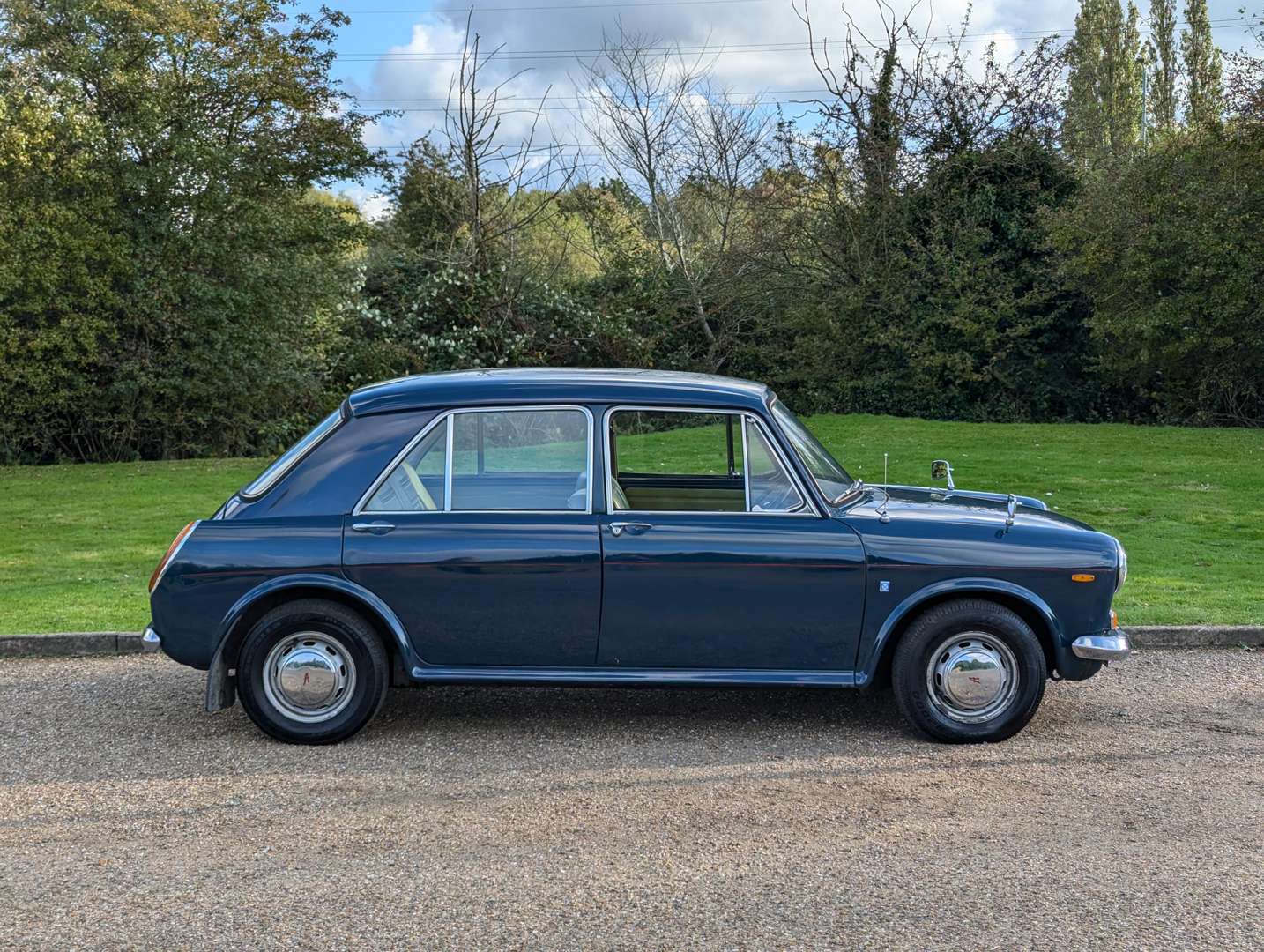 <p>1972 AUSTIN 1300 AUTO</p>