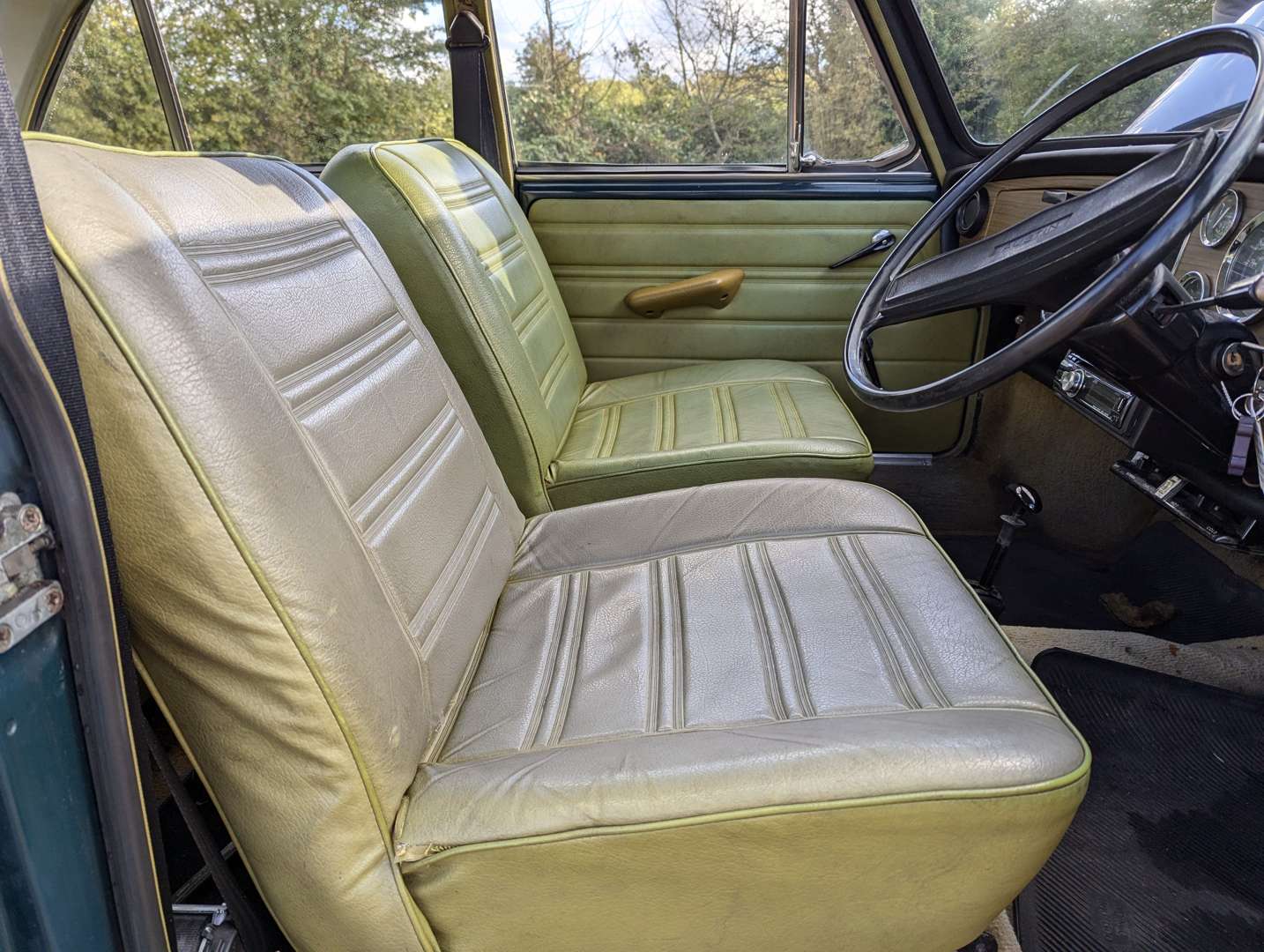 <p>1972 AUSTIN 1300 AUTO</p>