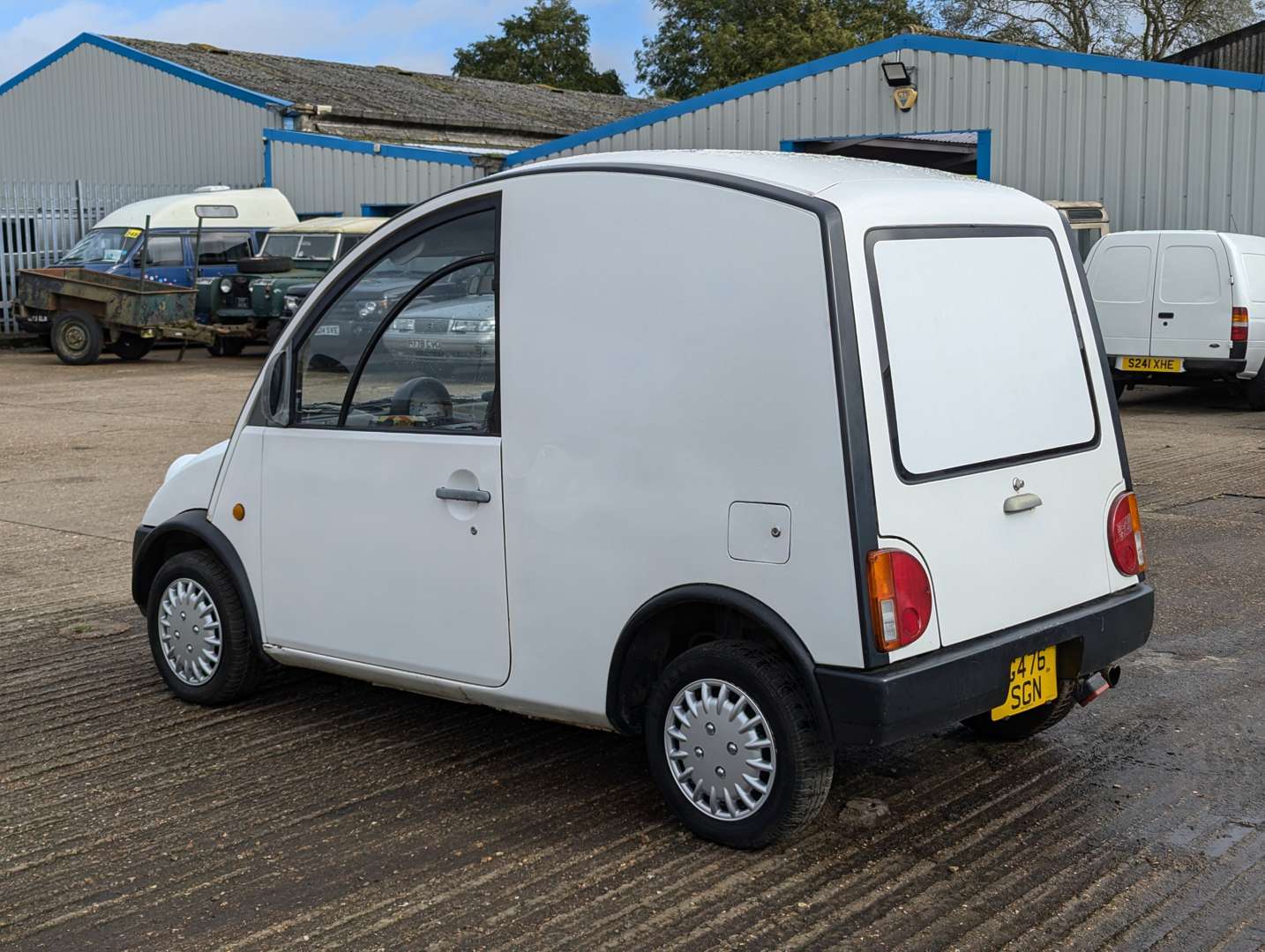 <p>1989 NISSAN S-CARGO AUTO</p>