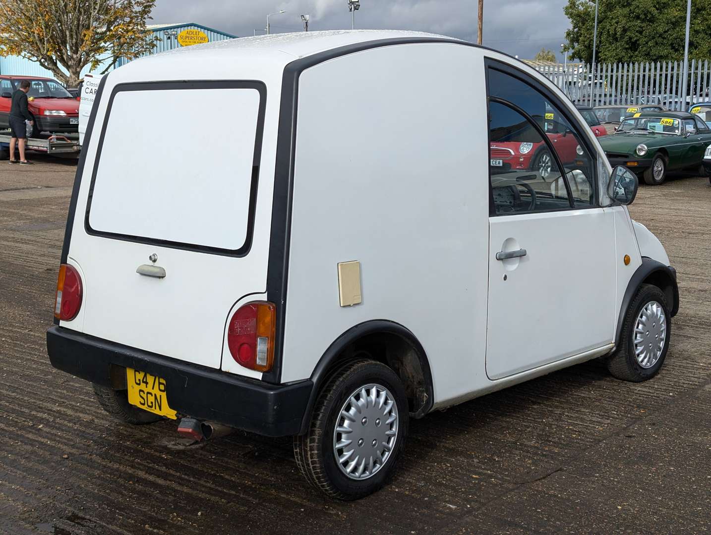 <p>1989 NISSAN S-CARGO AUTO</p>