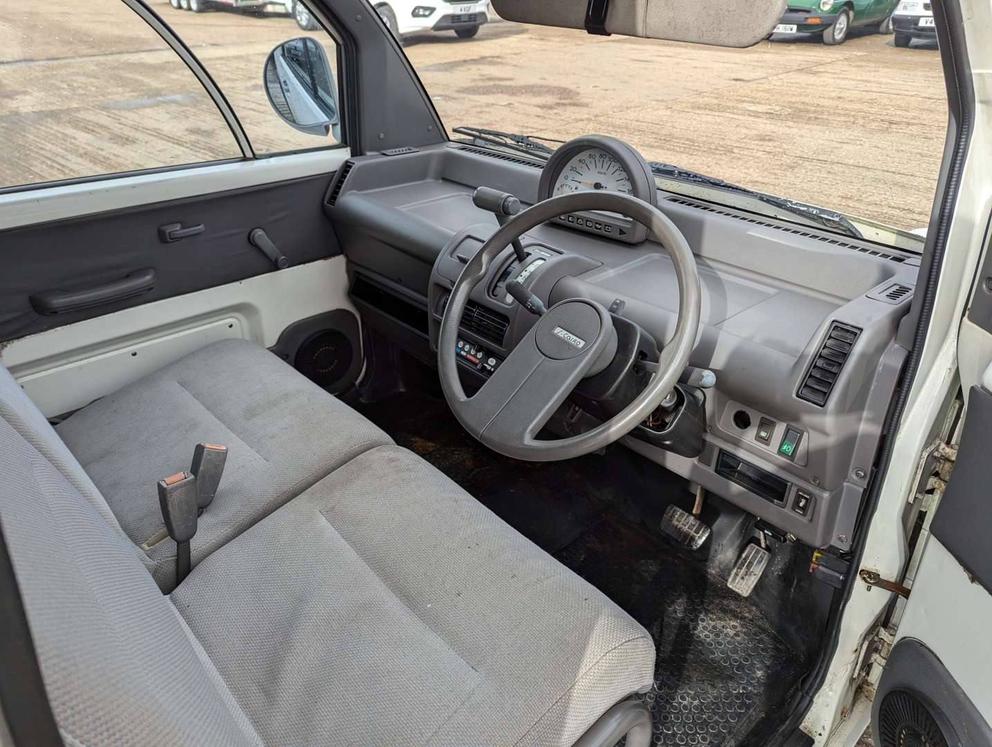 <p>1989 NISSAN S-CARGO AUTO</p>