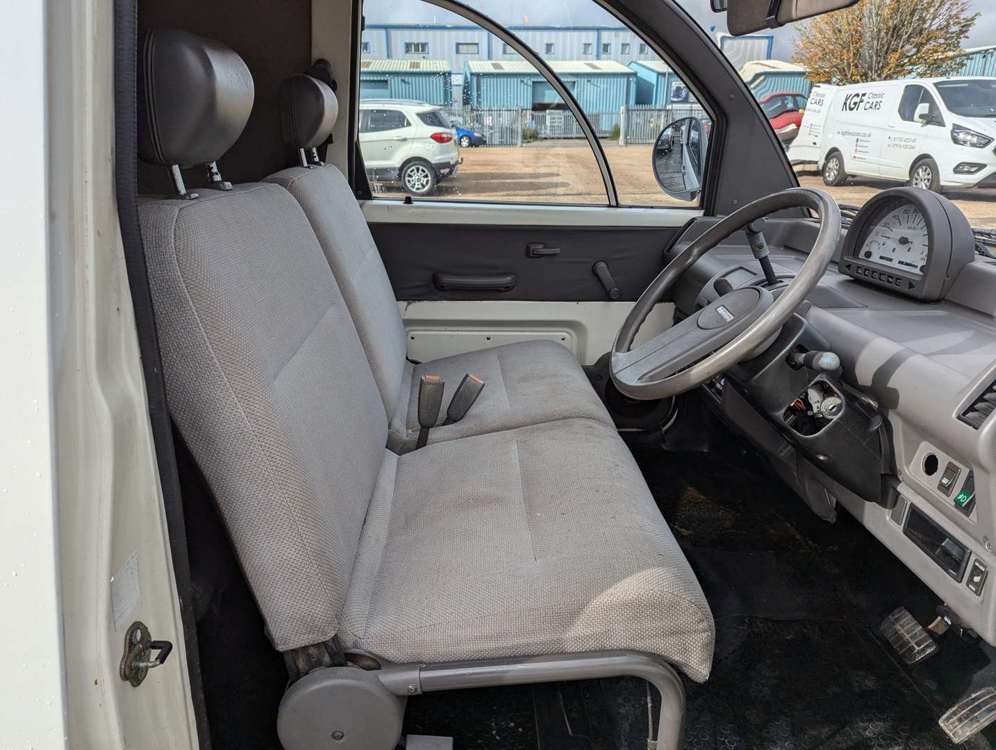 <p>1989 NISSAN S-CARGO AUTO</p>