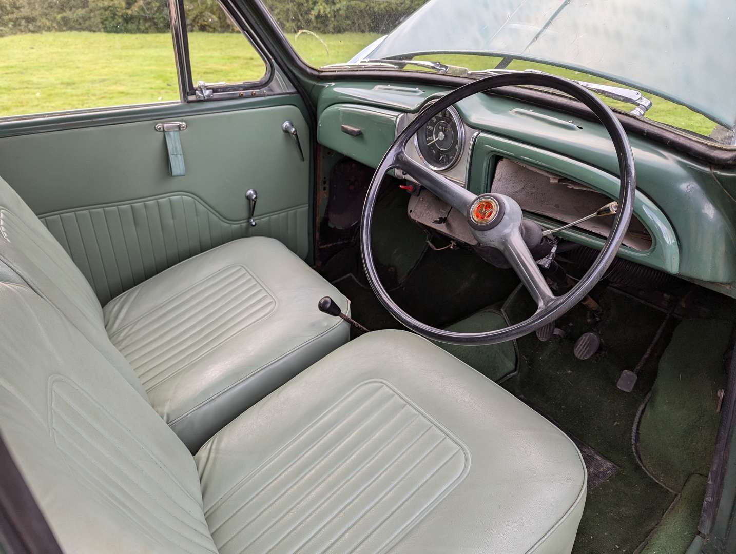 <p>1966 MORRIS MINOR TRAVELLER</p>