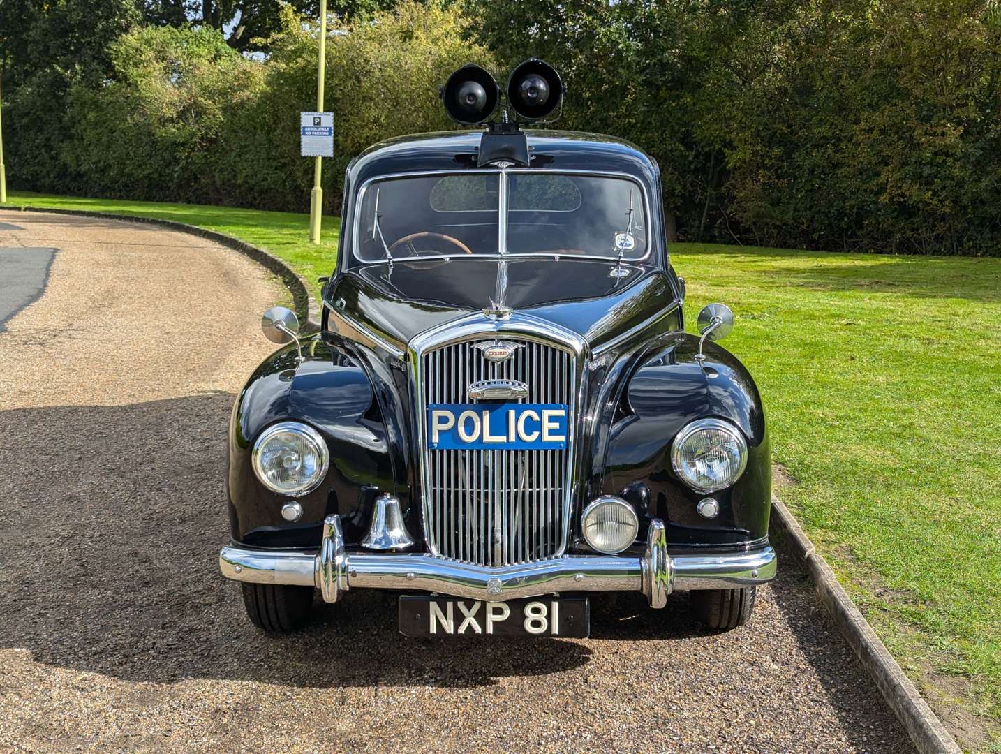 <p>1953 WOLSELEY 6/80 SALOON</p>