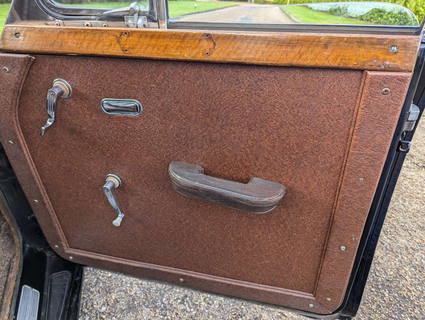 <p>1953 WOLSELEY 6/80 SALOON</p>