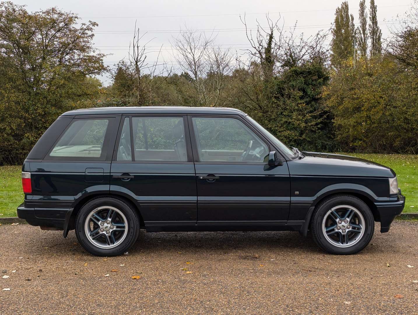 <p>2000 RANGE ROVER 4.6HSE HOLLAND & HOLLAND AUTO</p>