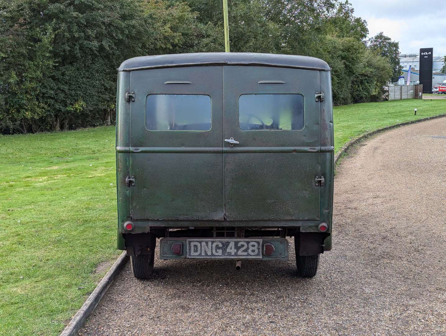 <p>1939 MORRIS 10 VAN</p>