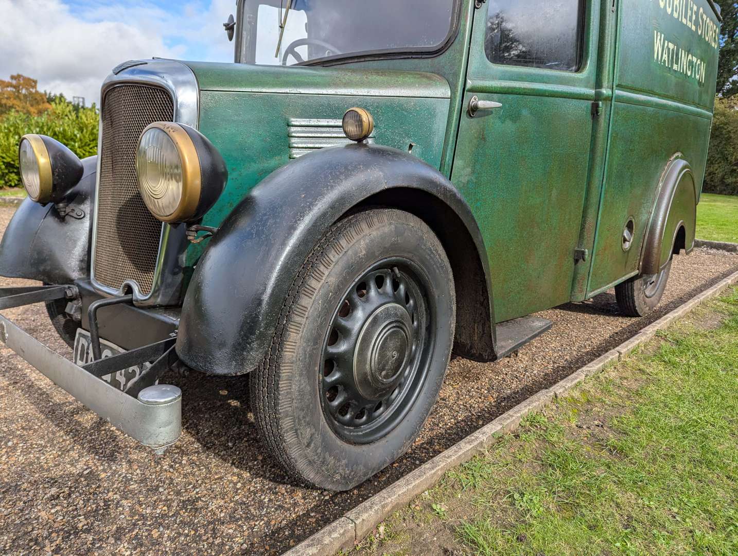 <p>1939 MORRIS 10 VAN</p>