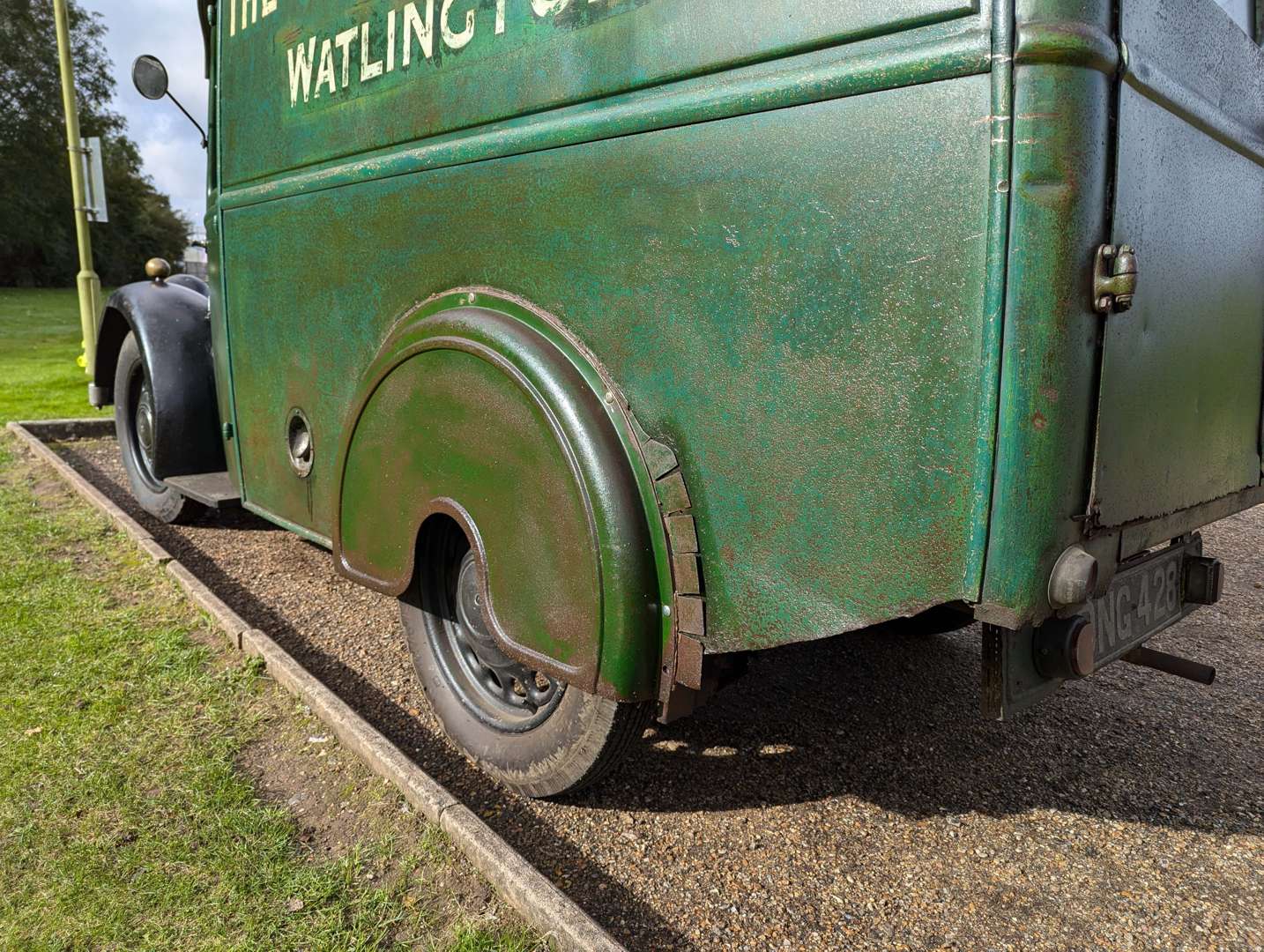 <p>1939 MORRIS 10 VAN</p>