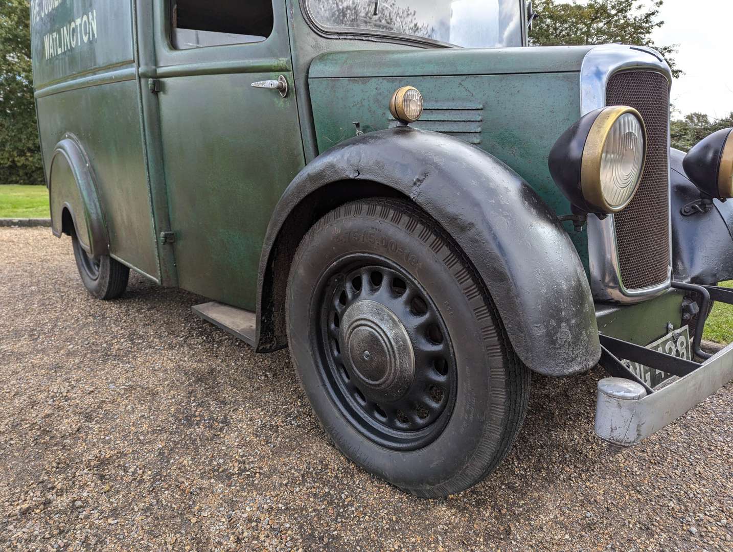 <p>1939 MORRIS 10 VAN</p>