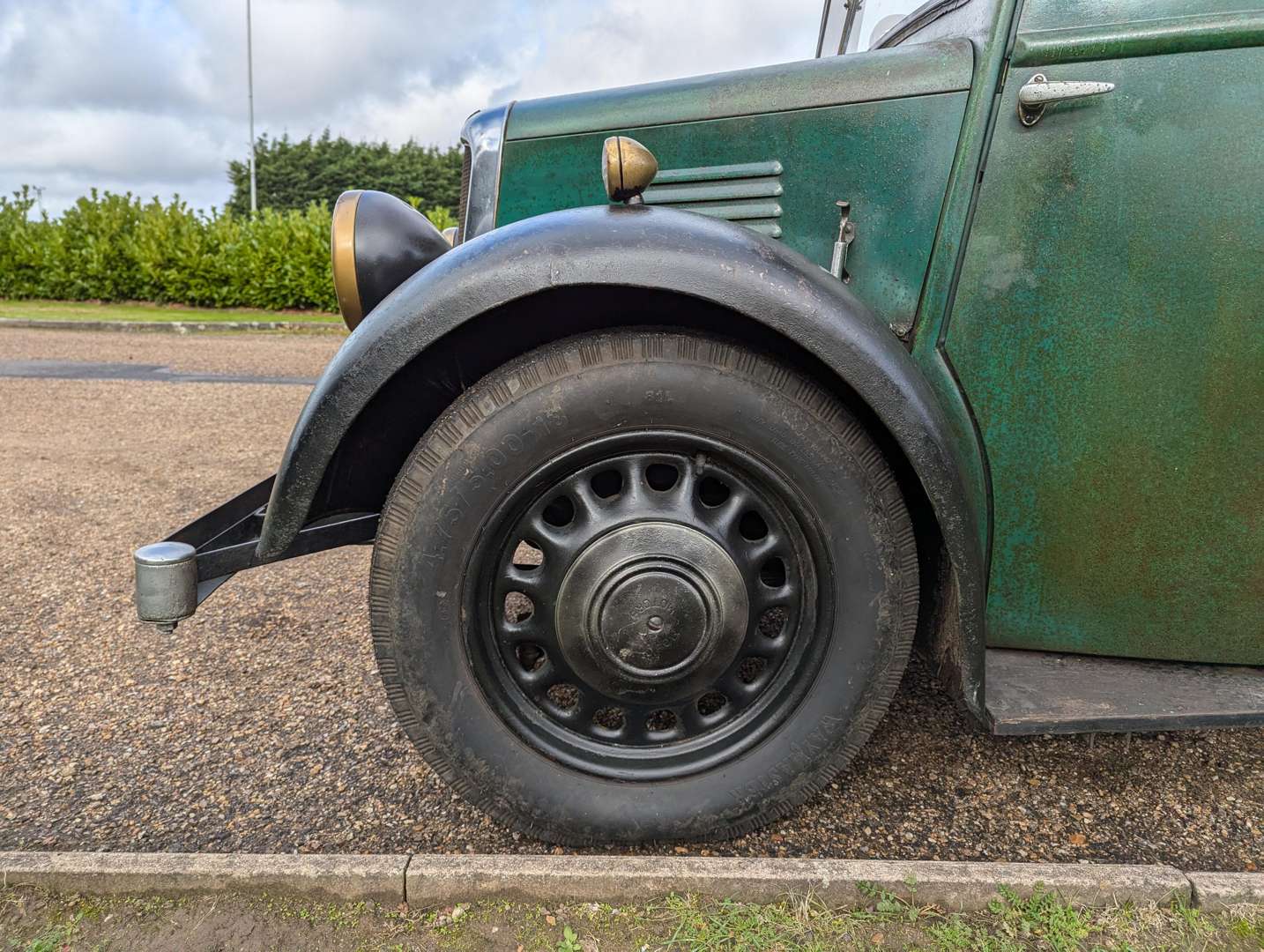 <p>1939 MORRIS 10 VAN</p>