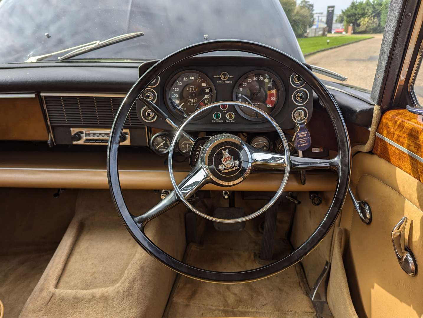 <p>1966 ROVER P5 3 LITRE COUPE</p>