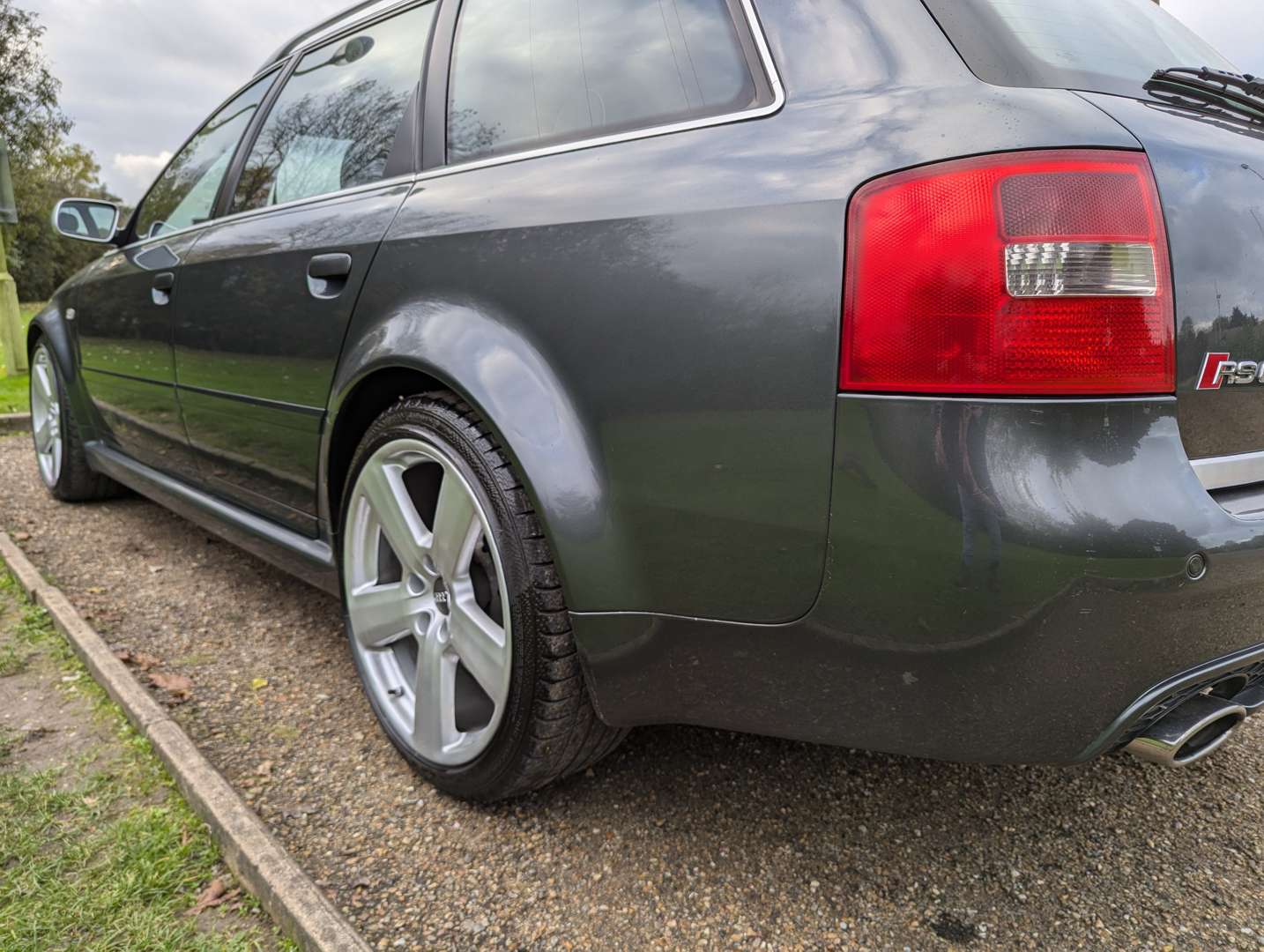 <p>2002 AUDI RS6 QUATTRO ESTATE AUTO</p>