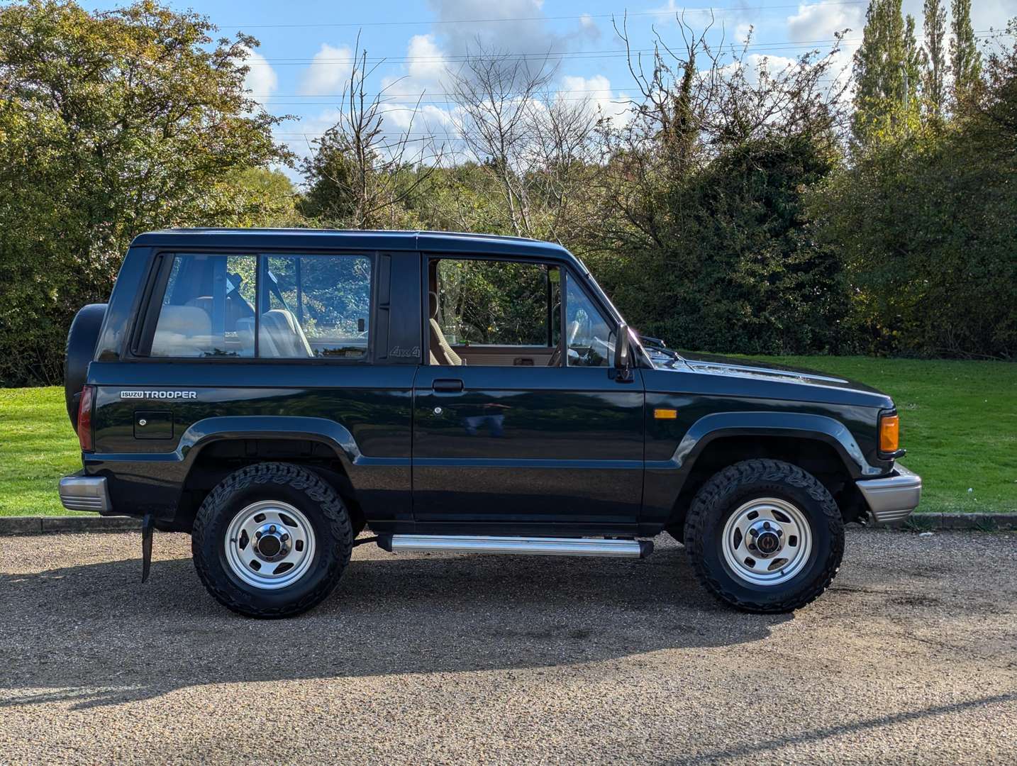 <p>1992 ISUZU TROOPER SWB</p>