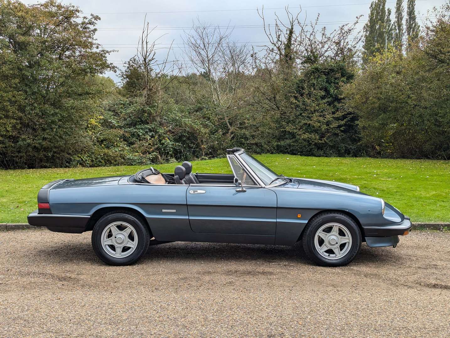 <p>1987 ALFA ROMEO 2000 SPIDER</p>