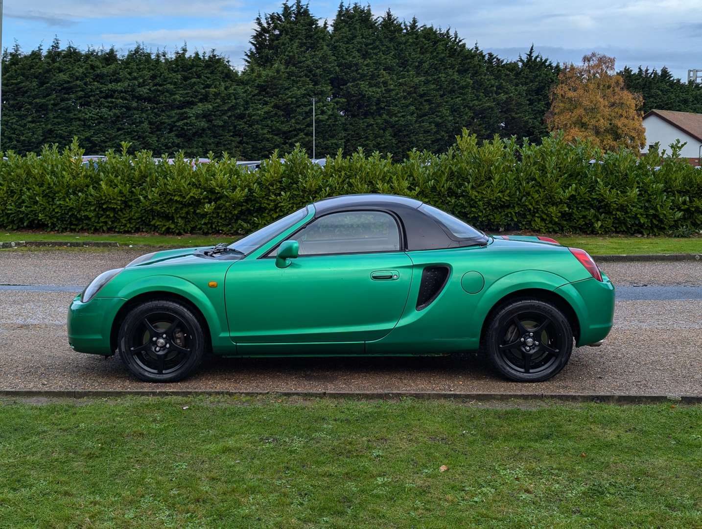 <p>2001 TOYOTA MR2</p>