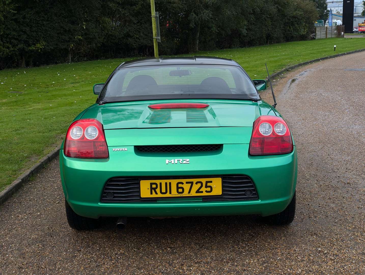 <p>2001 TOYOTA MR2</p>