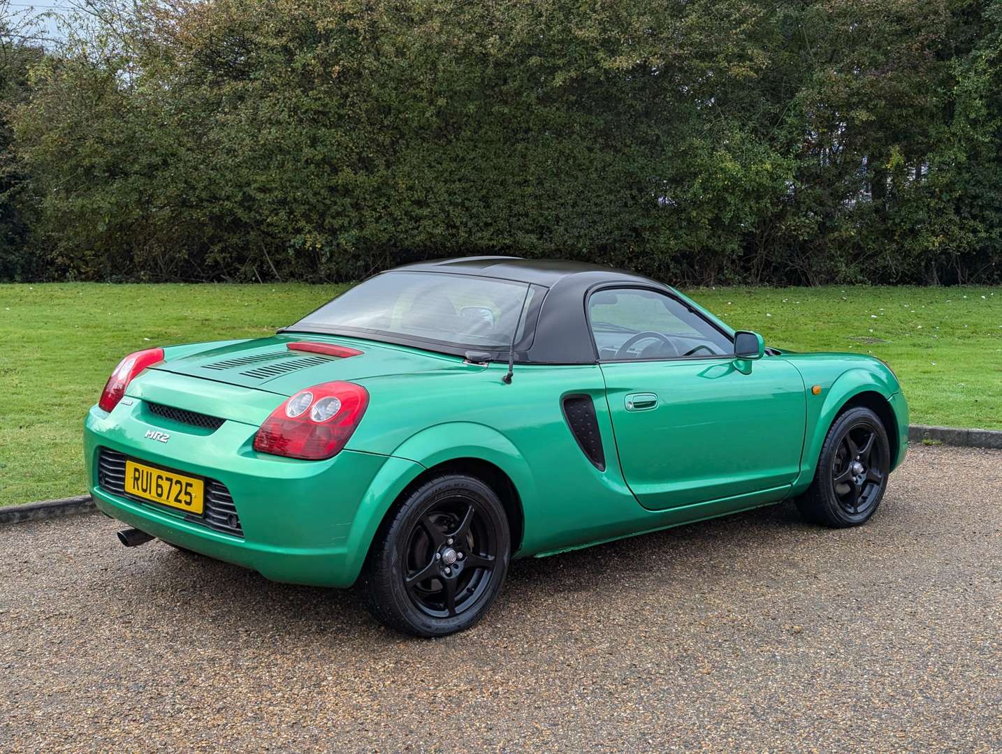 <p>2001 TOYOTA MR2</p>